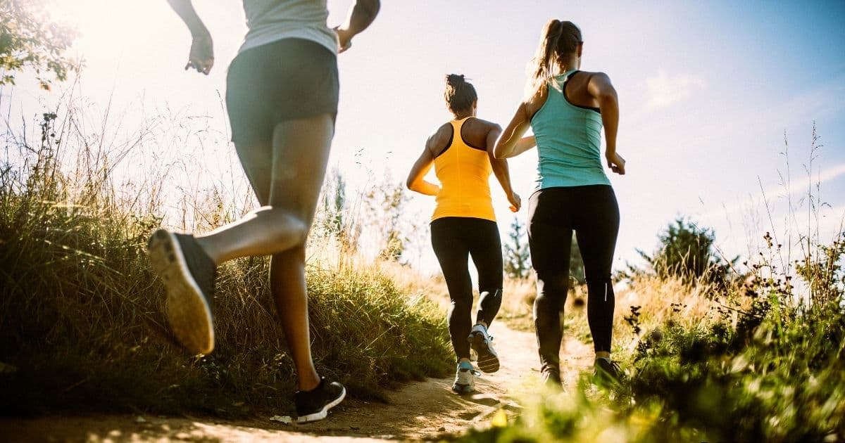 Comment choisir son premier trail : distance, dénivelé et critères clés